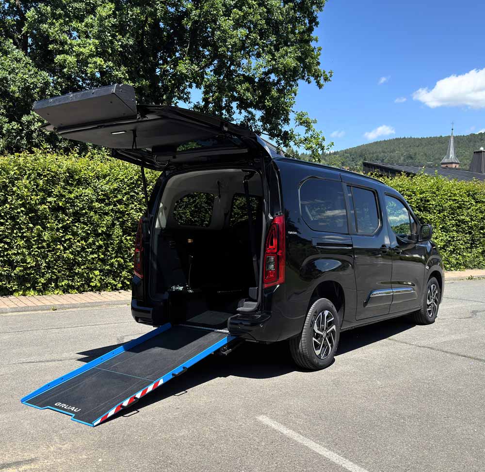 Rollstuhl Fahrzeug von Fahrservice Menzel